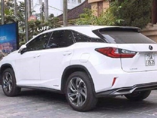 Bất minh việc cấp biển 'VIP' cho xe Lexus: Đình chỉ 2 cán bộ công an