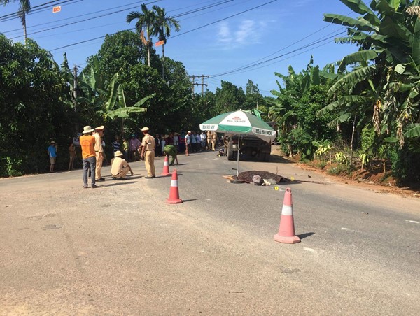 Bị cuốn vào gầm xe tải, nữ sinh lớp 11 tử vong thương tâm