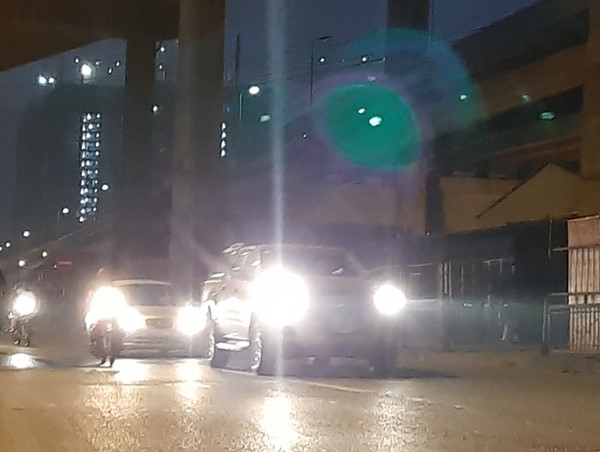 Nguy cơ mất an toàn giao thông từ đèn chiếu sáng tự chế