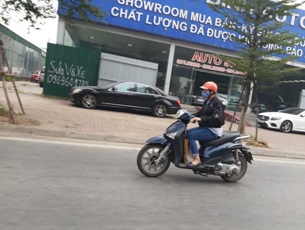 Hiểm họa từ việc sử dụng tai nghe khi lái xe