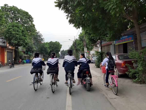 Nguy hiểm khi đi xe đạp dàn hàng ngang