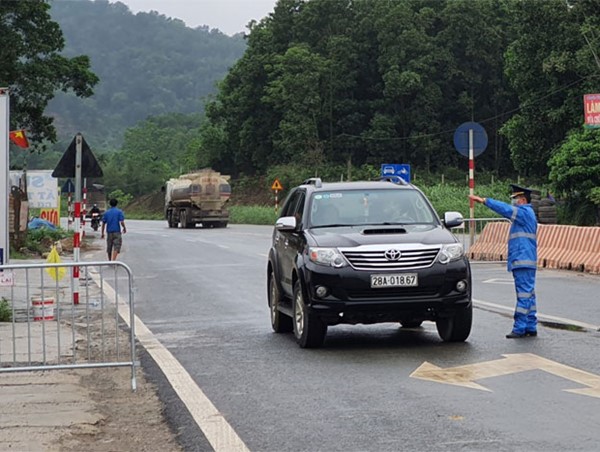 Kiểm soát dịch bệnh Covid-19 như thế nào tại các chốt cửa ngõ Hà Nội?