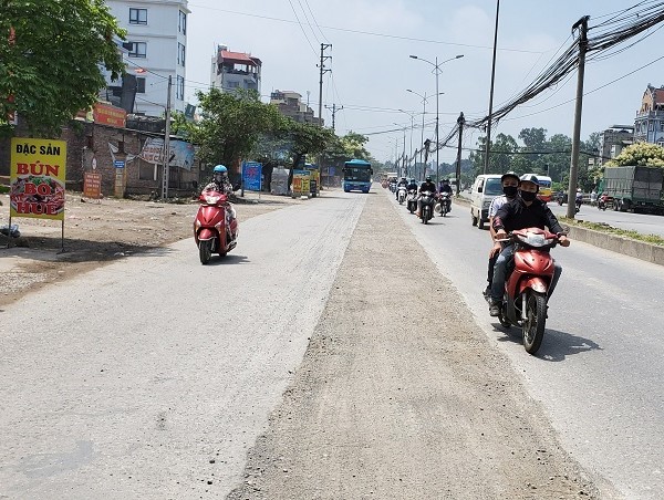 Hà Nội: Quốc lộ 1A bị đào xới nham nhở, mất an toàn
