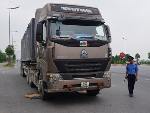 Hà Nội: Phạt 75 triệu xe tải “đột biến gen” 