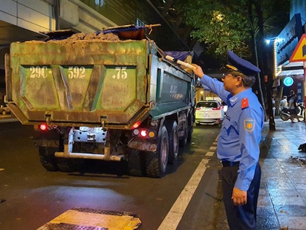 Hà Đông: Phạt 30 triệu đồng xe tải Trường Kỳ vào phố cấm