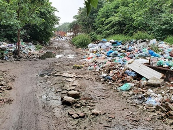 Đường Vĩnh Hoàng thành núi rác