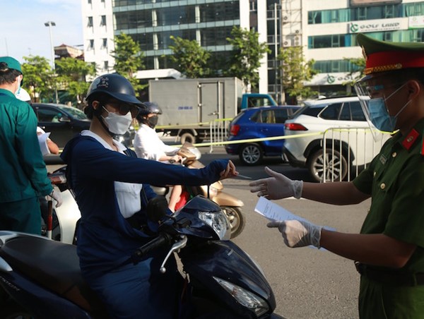 Người dân, doanh nghiệp cần nắm rõ thủ tục cấp giấy đi đường 