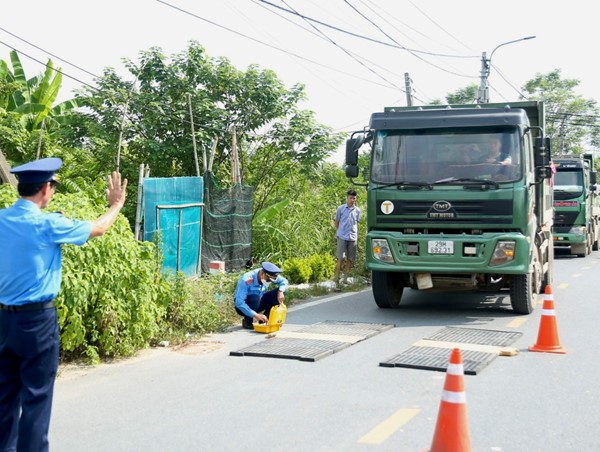 Thanh tra GTVT huyện Thường Tín: Ra quân phạt nặng xe quá tải