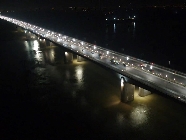 Hà Nội: Cấm ô tô di chuyển thẳng từ Phố Trạm lên cầu Vĩnh Tuy 