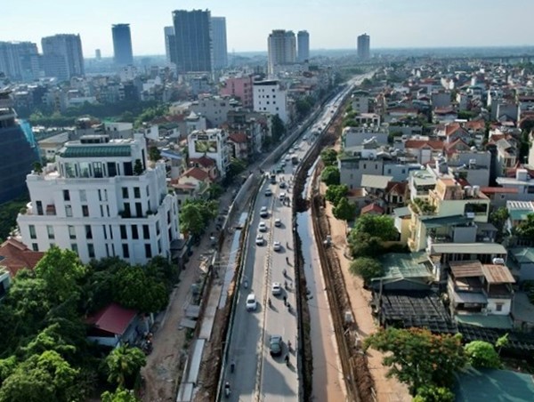 Cấm dừng đỗ xe cả hai chiều trên đường Âu Cơ