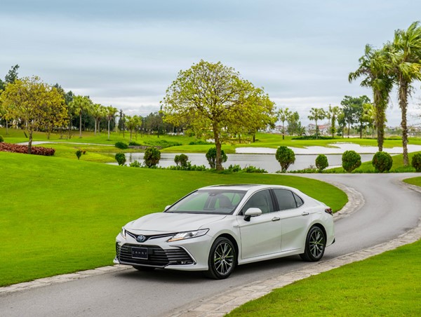 Toyota triệu hồi hơn 1,12 triệu xe vì lỗi không bung túi khí