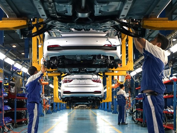 Ô tô nội địa tăng áp đảo, chiếm 85,6% nguồn cung trong tháng 12