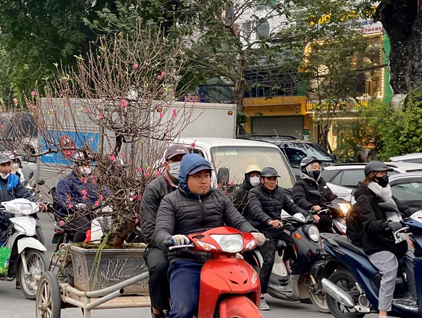 Hà Nội: Nhiều tuyến đường ùn tắc chiều cuối tuần 