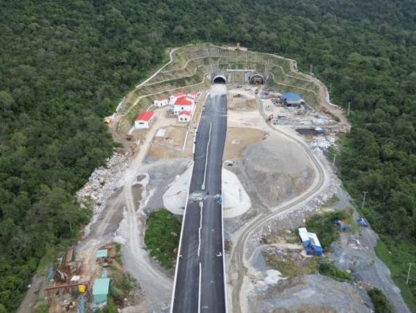 Cuối tháng 4 sẽ thông xe thêm hai dự án thuộc cao tốc Bắc - Nam