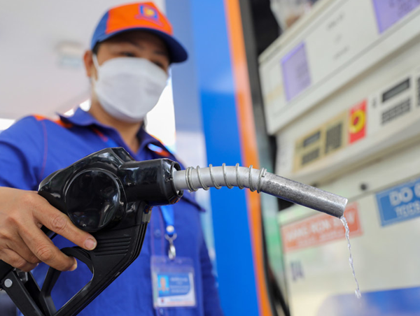Xăng, dầu đồng loạt giảm giá từ 15 giờ hôm nay
