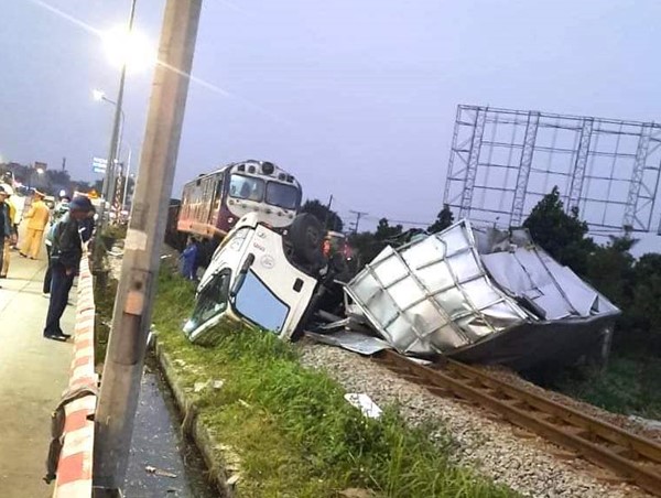 Tai nạn giao thông mới nhất 7/3/2024: Từ viện về, hai mẹ con bị tông chết