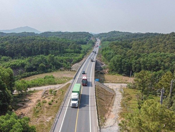 Cao tốc Cam Lộ - La Sơn sắp mở rộng sau vụ tai nạn thảm khốc