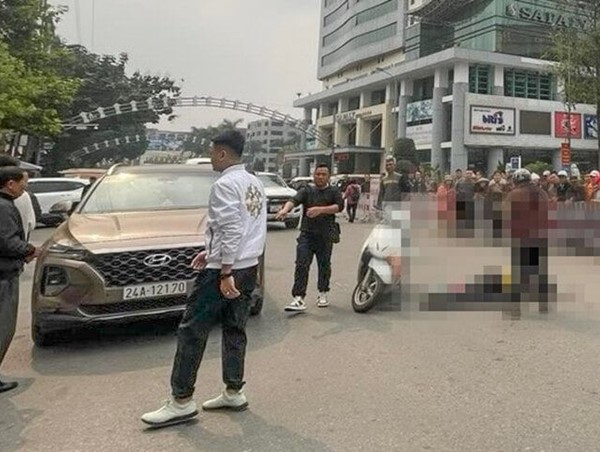 Tai nạn giao thông mới nhất 9/3/2024: Ô tô mở cửa, hai mẹ con thương vong