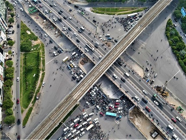 Cấm xe khách tuyến cố định đi qua phạm vi rào chắn hai bên đường Phạm Hùng