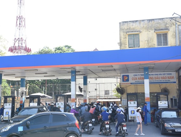 Giá xăng ngày mai (14/3) sẽ giảm 100 đồng/lít