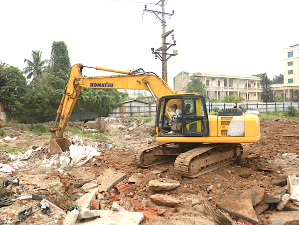 Hà Nội: Nhiều dự án thi công cầm chừng để chờ mặt bằng