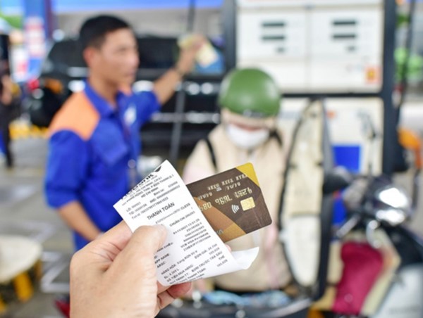 Xuất hóa đơn điện tử cho từng lần bán lẻ xăng, dầu: Không còn lý do trì hoãn