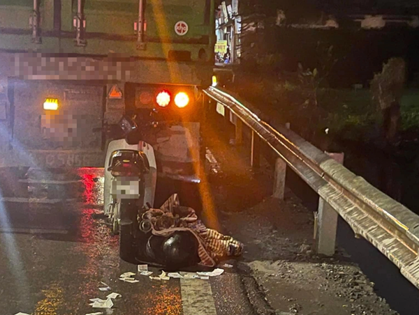 Cẩn trọng khi dừng đỗ xe ô tô ven đường