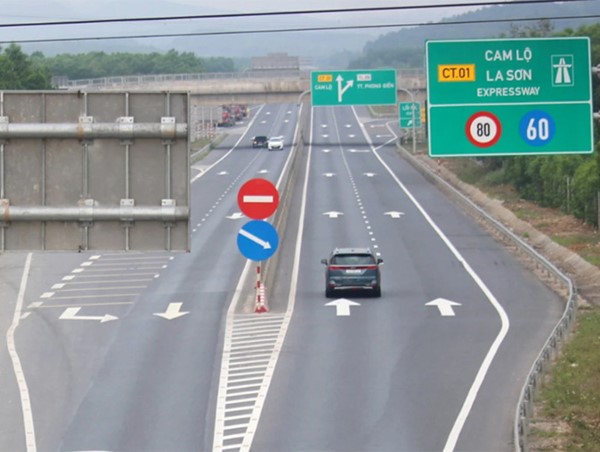 Phân kì đầu tư cao tốc đang bộc lộ nhiều bất cập