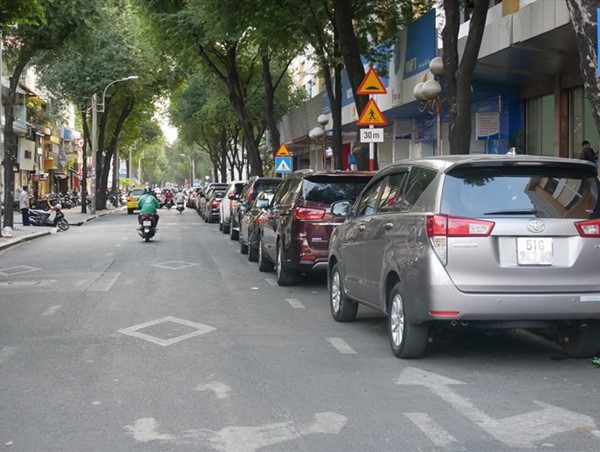Giải quyết tình trạng ùn tắc do đỗ xe