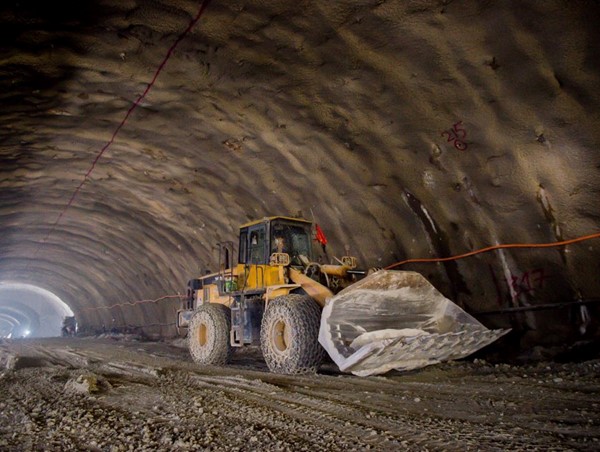 Cao tốc Quảng Ngãi - Hoài Nhơn khẩn trương thông hầm xuyên núi