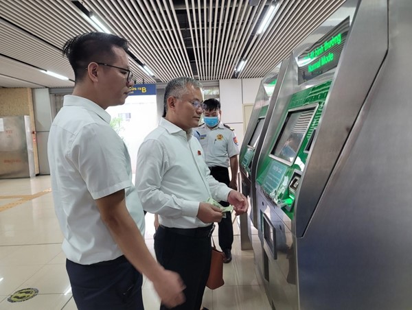 Thay đổi ý thức, thói quen của người dân về sử dụng phương tiện công cộng