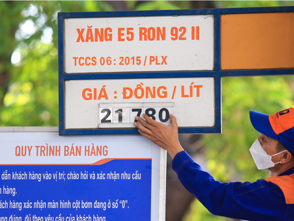 Giá xăng tăng 400 đồng/lít trước ngày nghỉ giỗ Tổ Hùng Vương