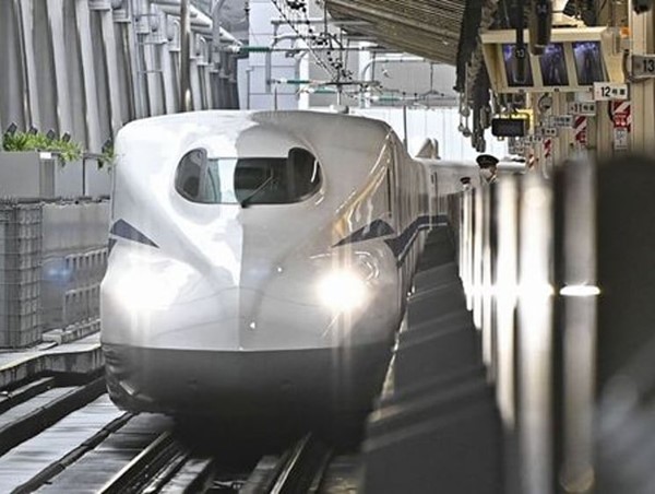 “Vị khách” không mời gây chậm trễ hiếm thấy trên tàu cao tốc Nhật bản