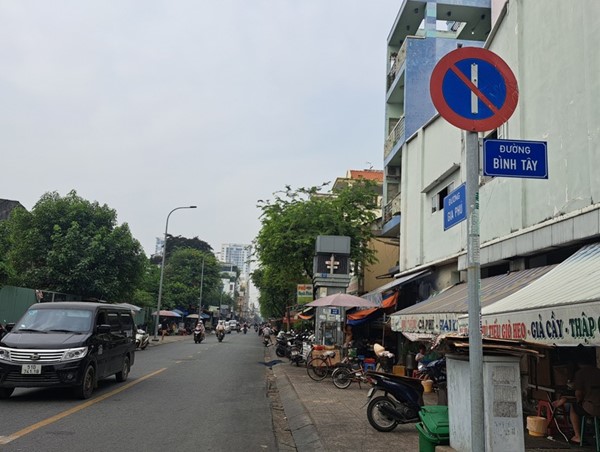 Thành phố Hồ Chí Minh chưa thể thu phí sử dụng tạm thời vỉa hè