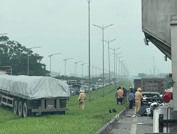 Tai nạn liên hoàn tại cầu Phù Đổng