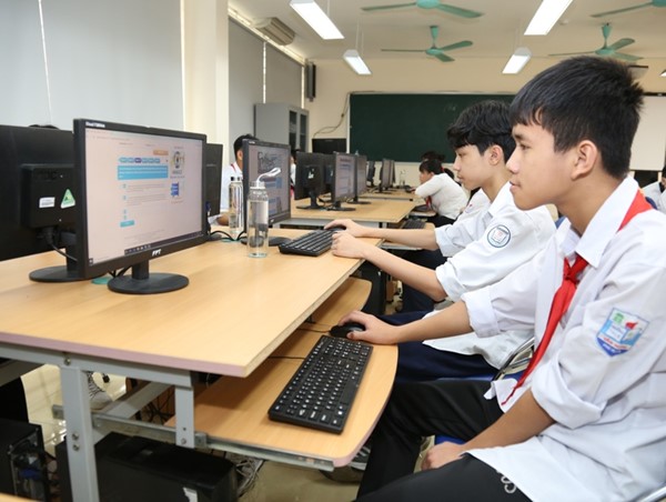 Chương trình truyền thông “Vì an toàn giao thông Thủ đô”: Bền bỉ đồng hành, xây dựng văn hóa giao thông