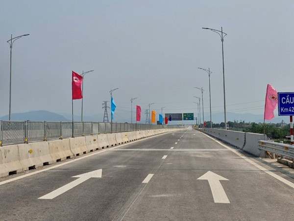 Thông xe cao tốc Bắc- Nam đoạn Diễn Châu đến Quốc lộ 46B