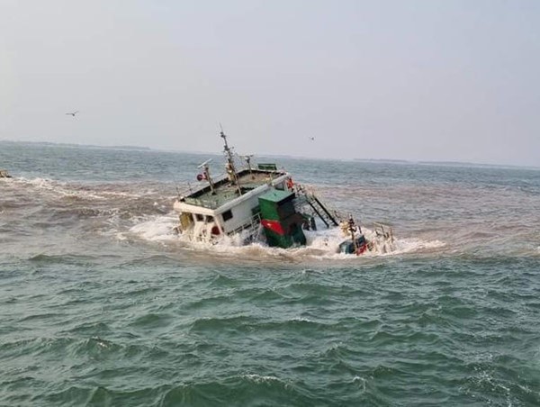 Nam Định: cứu nạn thành công 10 thuyền viên tàu SUNRISE 268 bị chìm