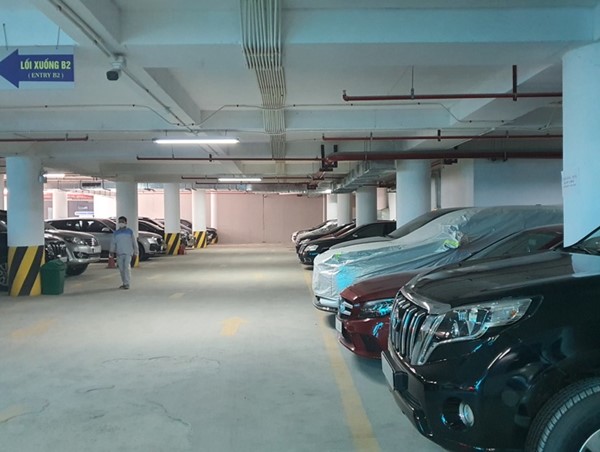 Bãi đỗ xe ô tô tại Hà Nội: cần giải pháp tổng thể, căn cơ