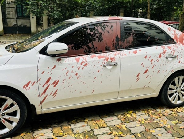 Bị sơn, vẽ bậy lên xe ôtô: các chủ xe có được bảo hiểm bồi thường thiệt hại?