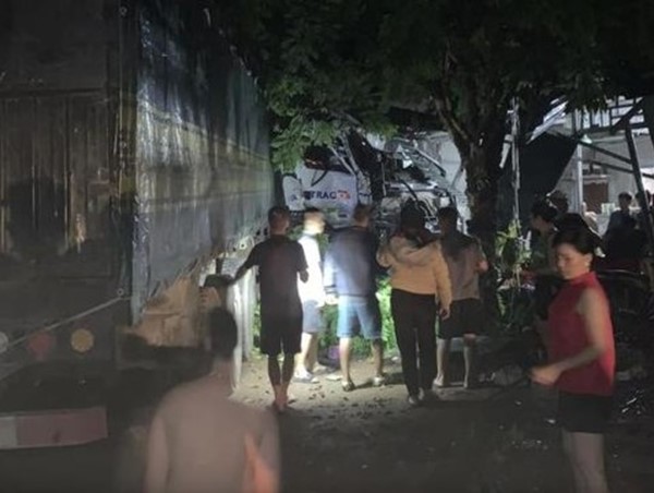 Tài xế xe đầu kéo say rượu đâm vào nhà dân: Thêm 1 nạn nhân tử vong
