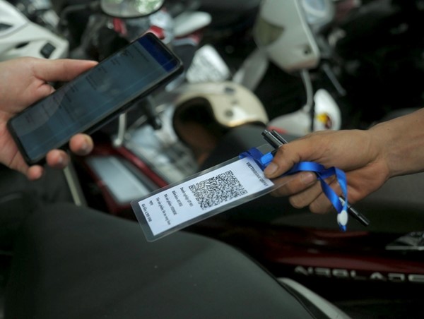 Thí điểm trông giữ xe không dùng tiền mặt: lợi ích cho cả ba bên