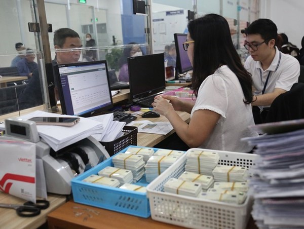 Vì sao một số người dân chưa thể tích hợp giấy phép lái xe bản mềm?