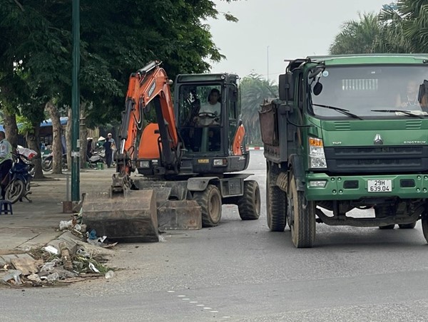 Xử lý trật tự an toàn giao thông, trật tự đô thị trên đường 40m Nam Thăng Long