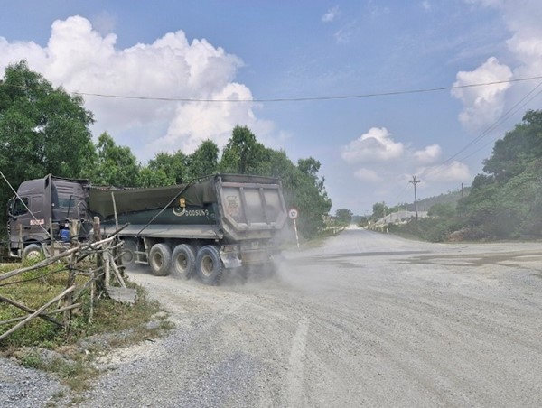 Ô nhiễm môi trường, mất an toàn giao thông tại cửa mỏ khoáng sản