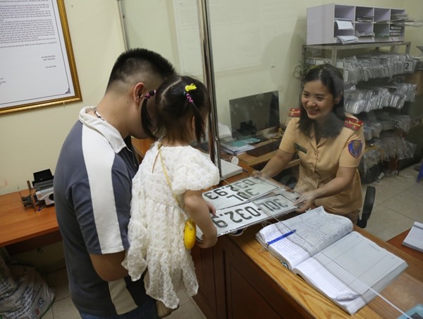 Bỏ cọc trong đấu giá biển số xe: cần thêm biện pháp mạnh