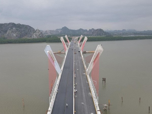 Vì sao cây cầu nghìn tỷ nối Hải Phòng - Quảng Ninh chưa thể thông xe?