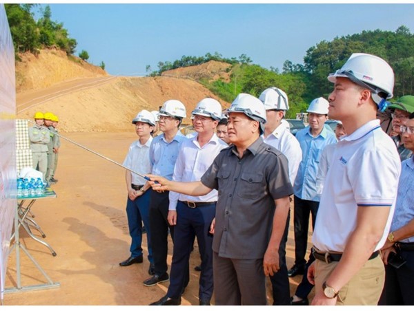 Đẩy nhanh tiến độ cao tốc Hữu Nghị - Chi Lăng và Đồng Đăng - Trà Lĩnh 