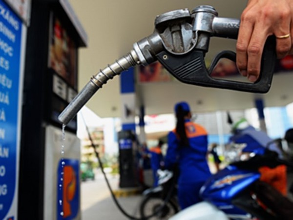 Giá xăng giảm mạnh từ chiều nay