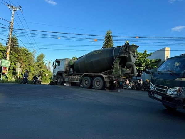 Mẹ và chị tử vong, bé trai sống sót sau tai nạn